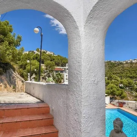 Stunning Mountain View Bungalow In Moraira טאולאדה