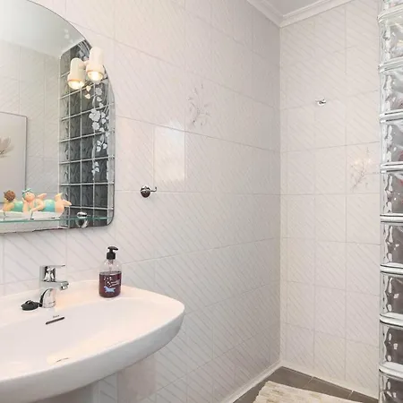 Stunning Mountain View Bungalow In Moraira דירה *
