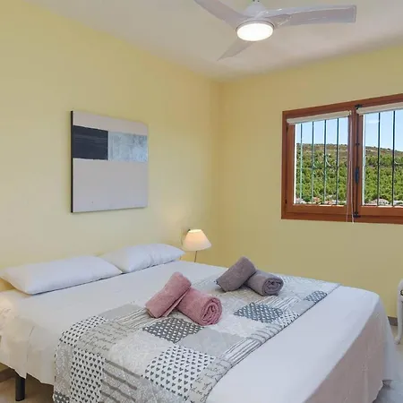 Stunning Mountain View Bungalow In Moraira דירה *