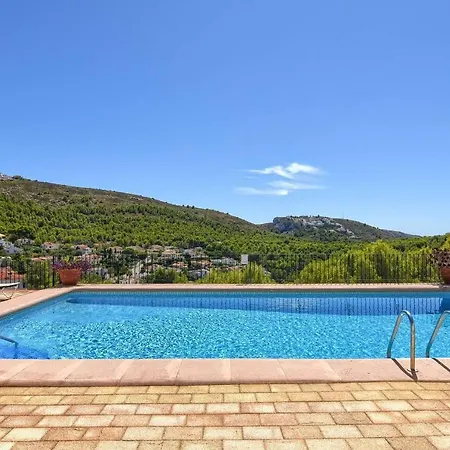 Stunning Mountain View Bungalow In Moraira דירה