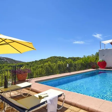 Stunning Mountain View Bungalow In Moraira דירה *